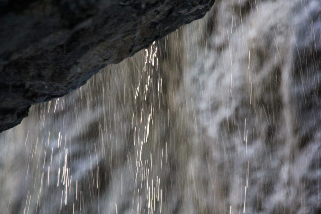 Tropfen, Gischt und Sprühregen